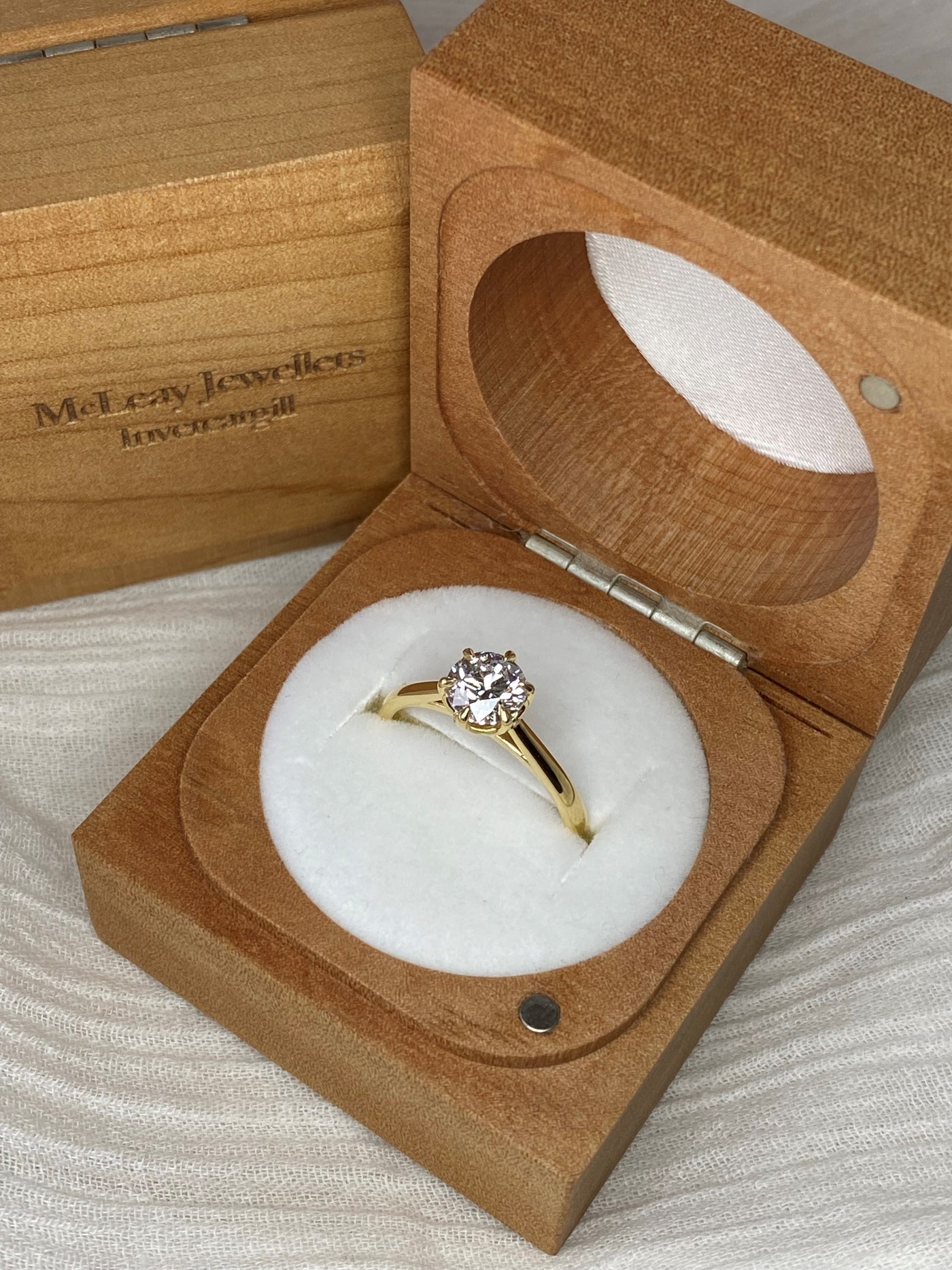 18ct gold 1ct Lab grown Solitaire Diamond Ring