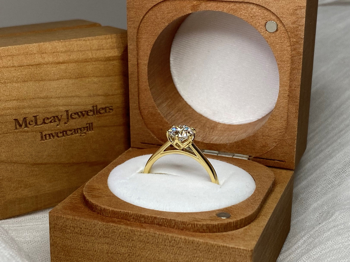 18ct gold 1ct Lab grown Solitaire Diamond Ring