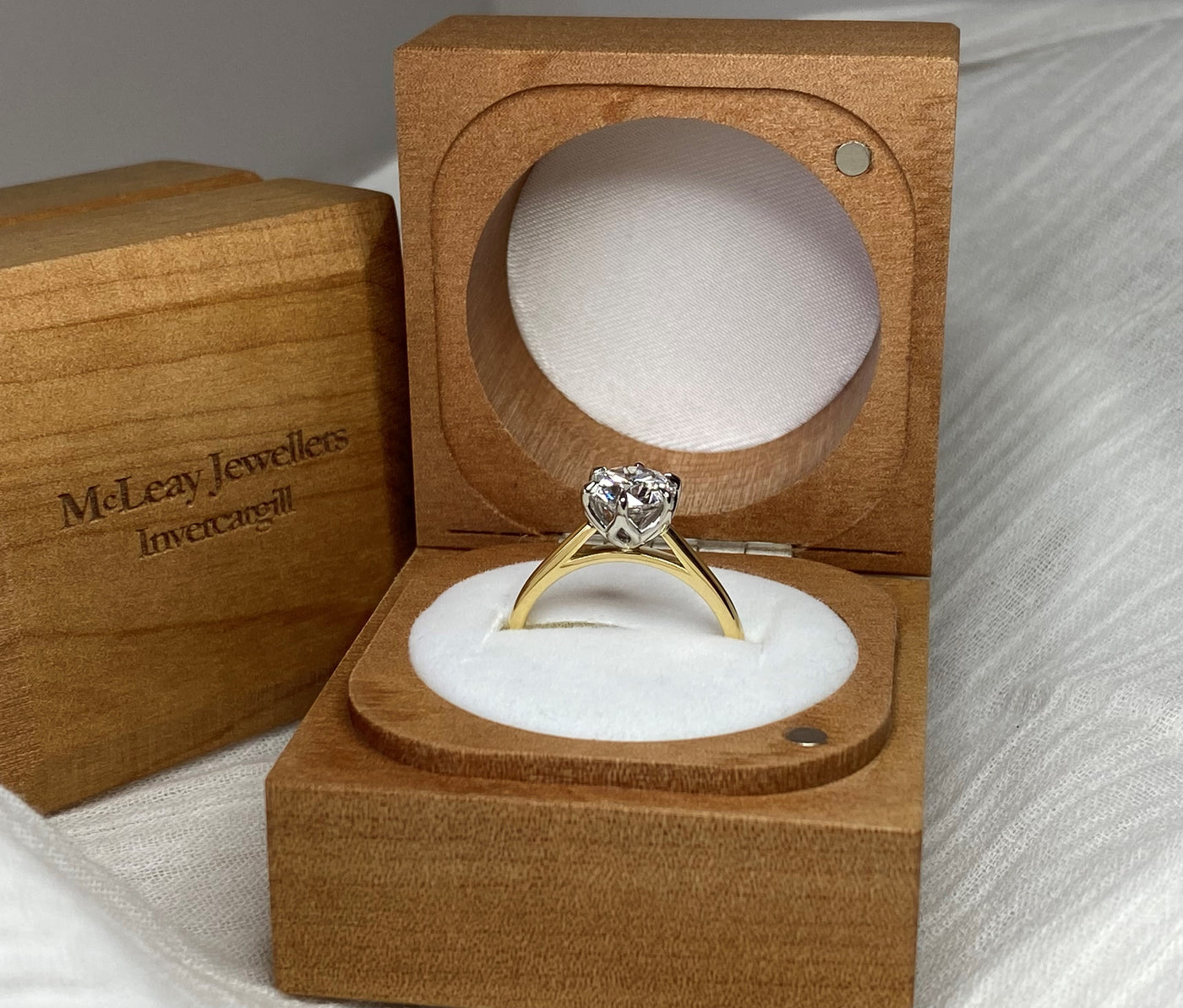 18ct gold & platinum 1.55ct Lab grown Solitaire Diamond Ring