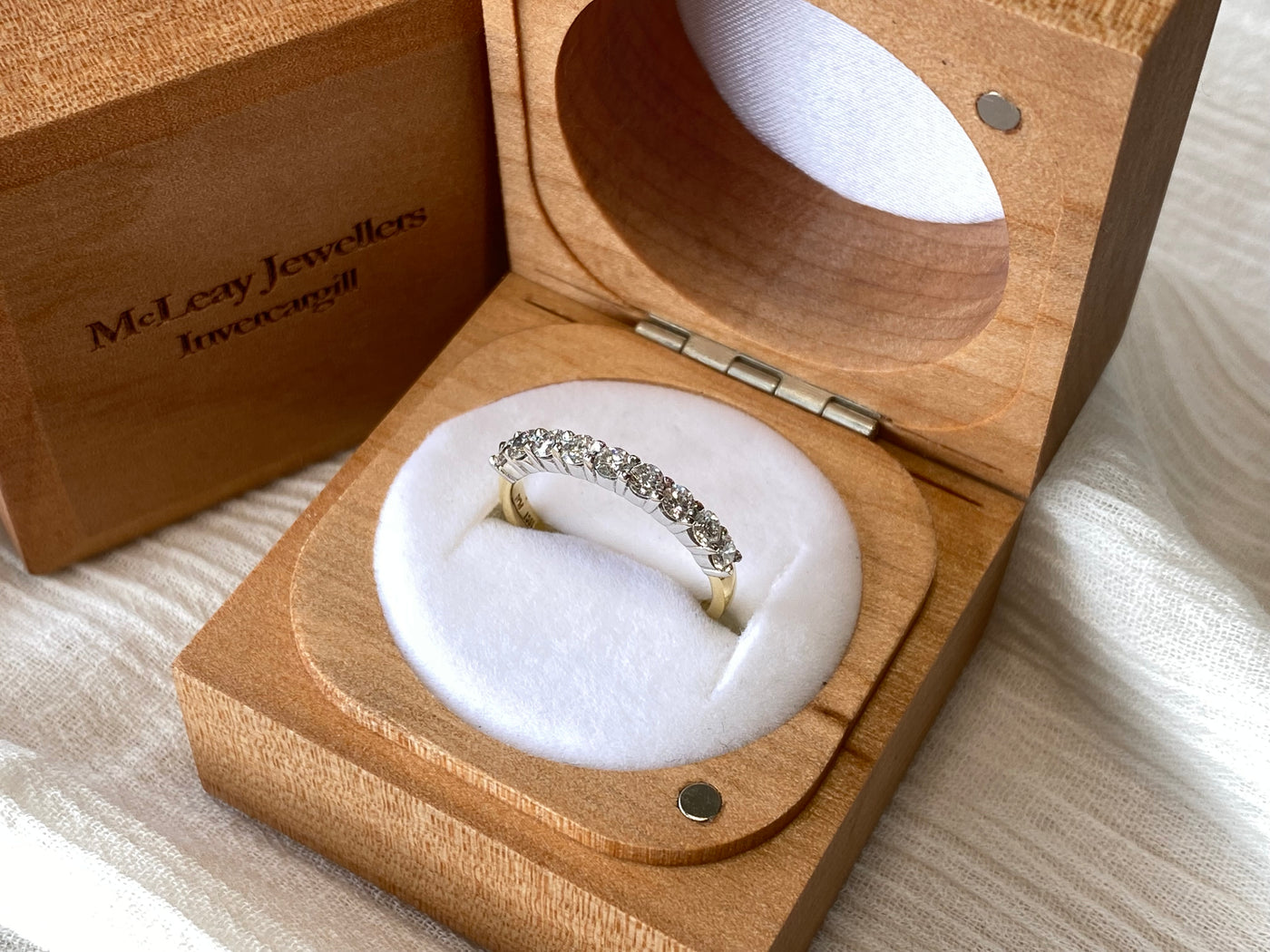 18ct gold 9 stone Diamond Ring