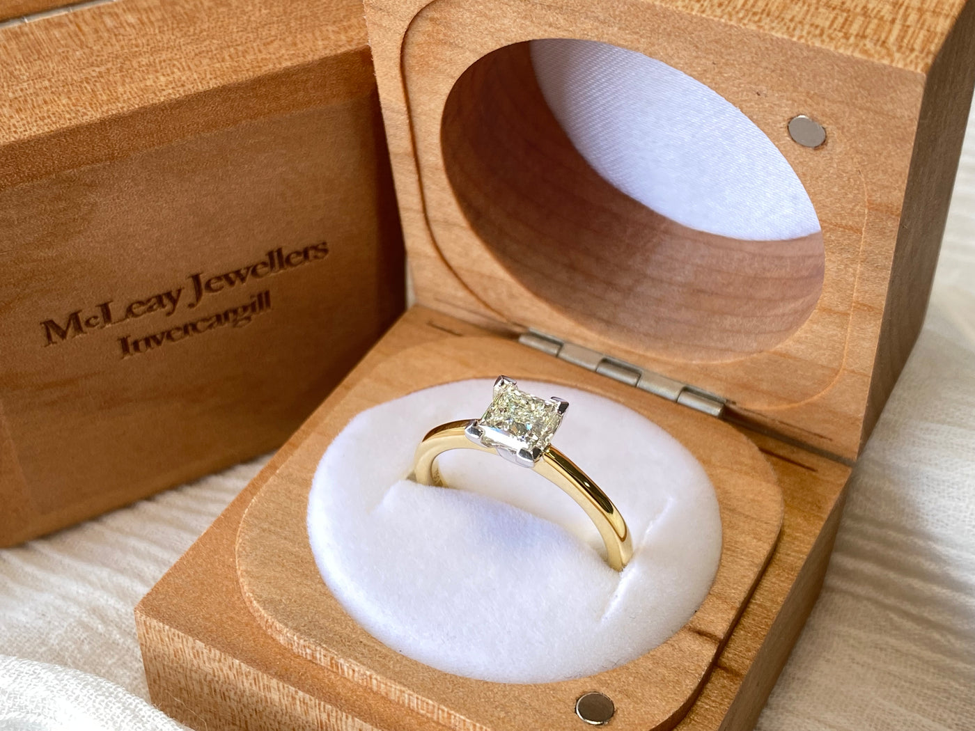 18ct gold Solitaire Princess Diamond Ring